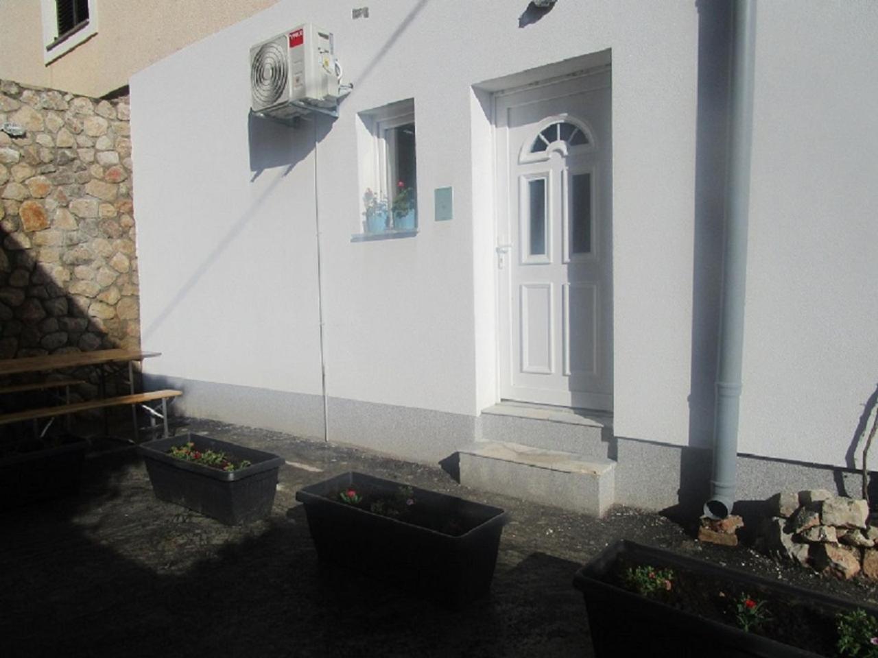 Vuk Apartment *